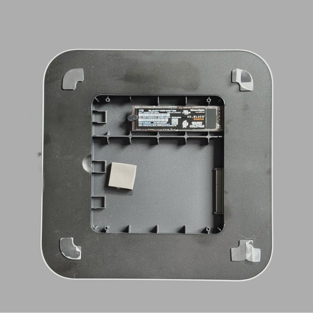 White Wireless Access Point with Minimalist Design - Picture 5 of 7